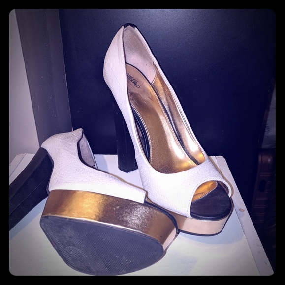 Shoe Haul price per pair. Can break up. - Picture 1 of 6